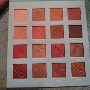 Soda Eye Shadow Pallette In Graphic Box